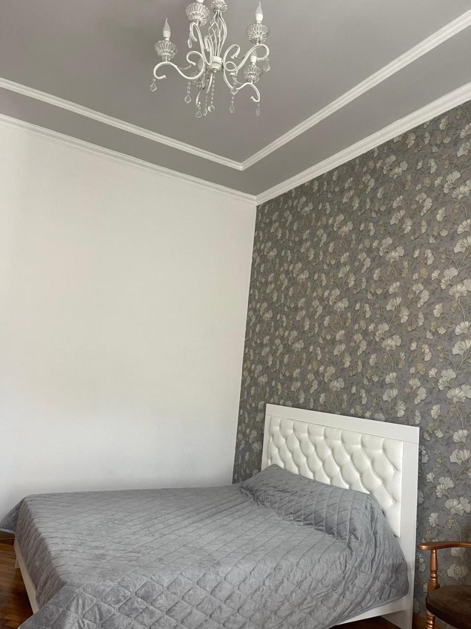 Newtone Apartment Tsjernivsi Buitenkant foto