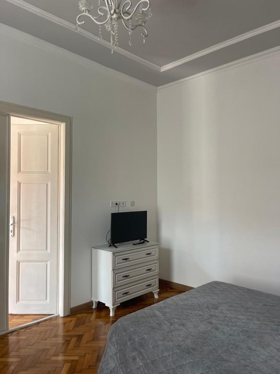 Newtone Apartment Tsjernivsi Buitenkant foto