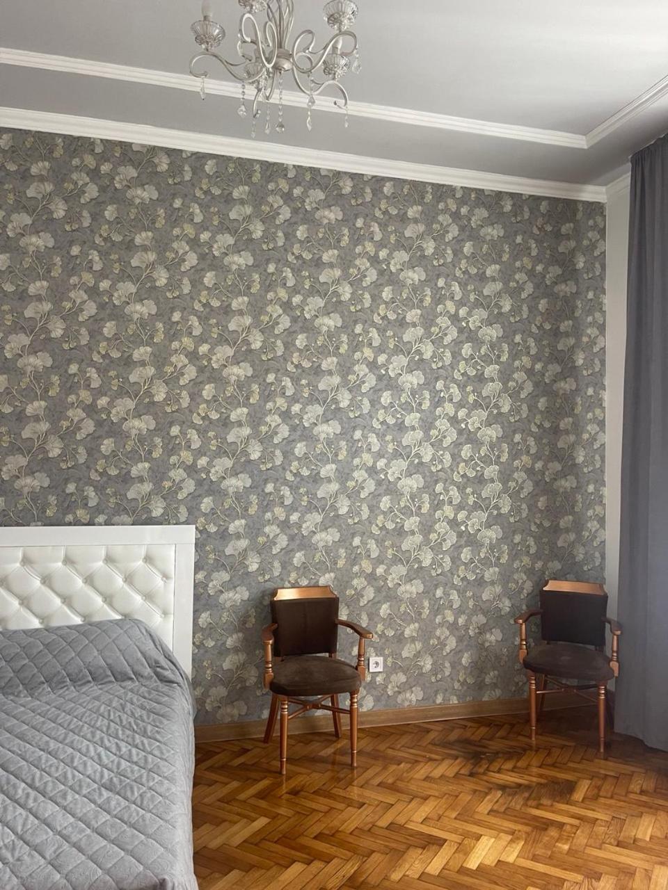 Newtone Apartment Tsjernivsi Buitenkant foto
