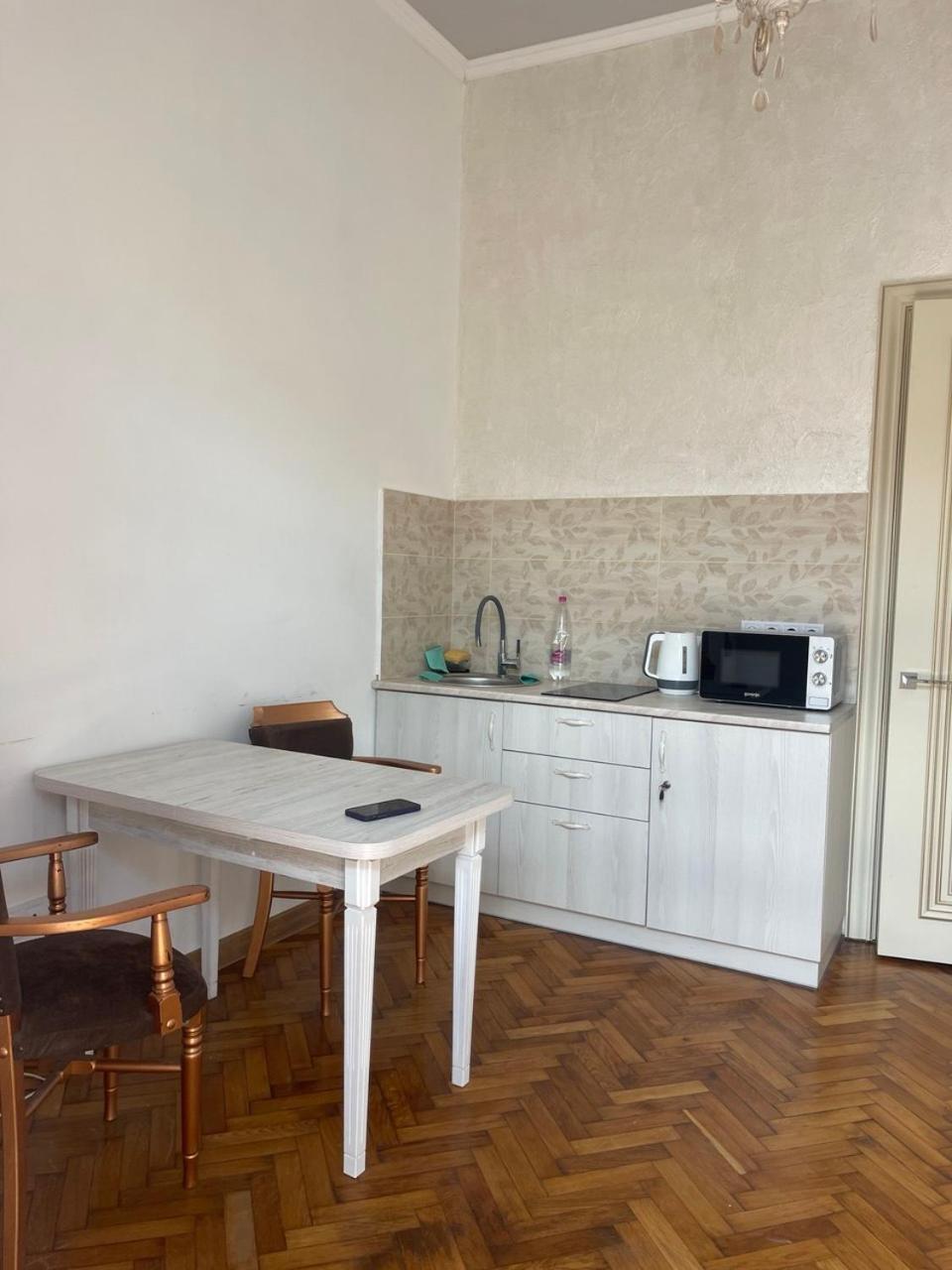 Newtone Apartment Tsjernivsi Buitenkant foto